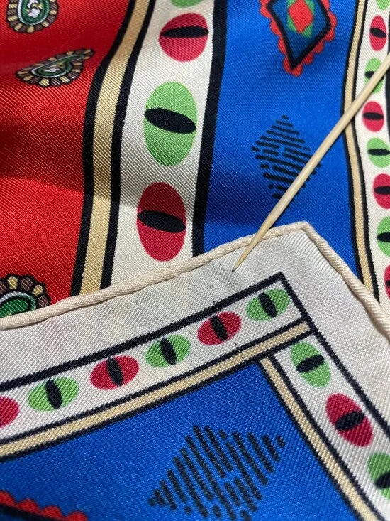 👜 Rare Gucci Blind For Love Tiger Moon Silk Scarf – NWT - Picture 16 of 16